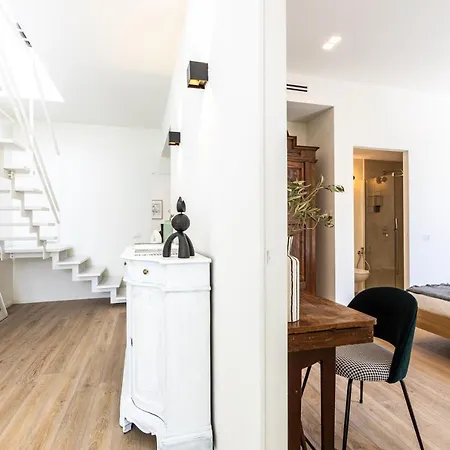 *villa Olivo*with Private Terrace & Jacuzzi + 3bedrooms * Milan